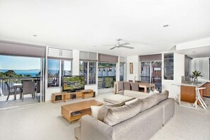 Living area - Peppers Noosa Resort and Villas (Noosa Heads)