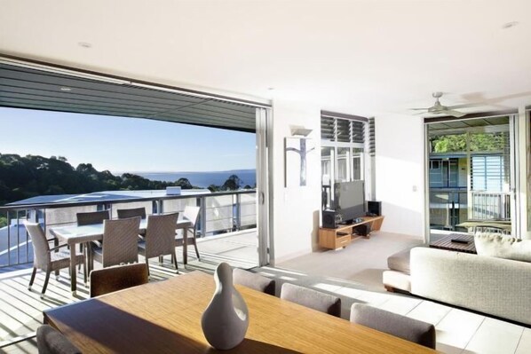 Outdoor dining - Peppers Noosa Resort and Villas (Noosa Heads)