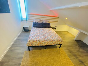 1 habitación, tabla de planchar con plancha, wifi y ropa de cama 
