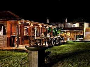 Outdoor dining - Ecolodge Anacardier- Bungalow Deluxe 1 (Saint-Francois)