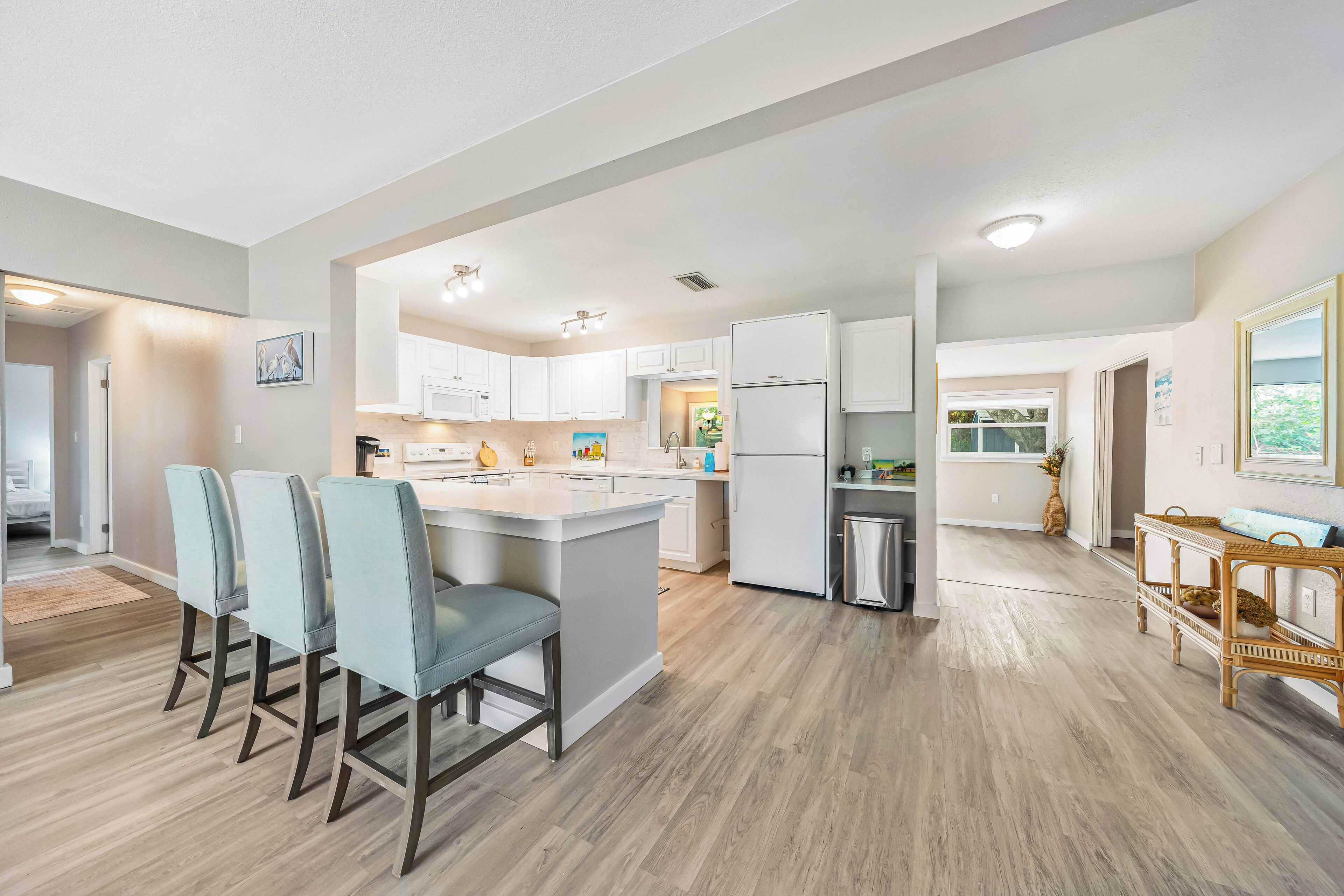 Kjøleskap, mikrobølgeovn, ovn og kokeplater