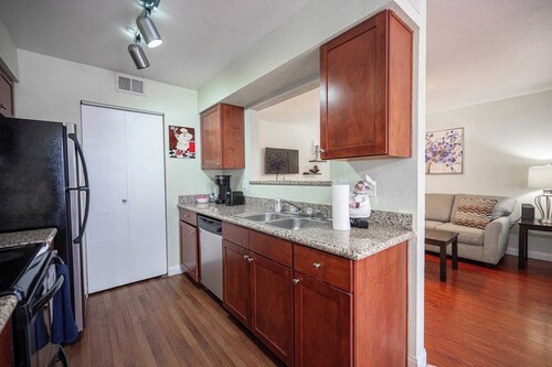 Perfect Condo in Vegas w Pool!