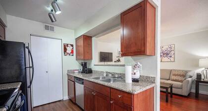 Perfect Condo in Vegas w Pool!