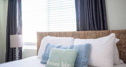 Perfect Condo in Vegas w Pool!