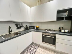 Micro-ondes, four, plaque de cuisson, lave-vaisselle