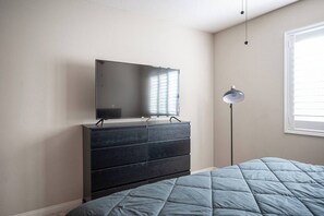 Iron/ironing board, free WiFi, bed sheets