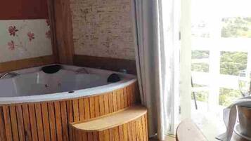 Suíte com Hidromassagem | Free WiFi