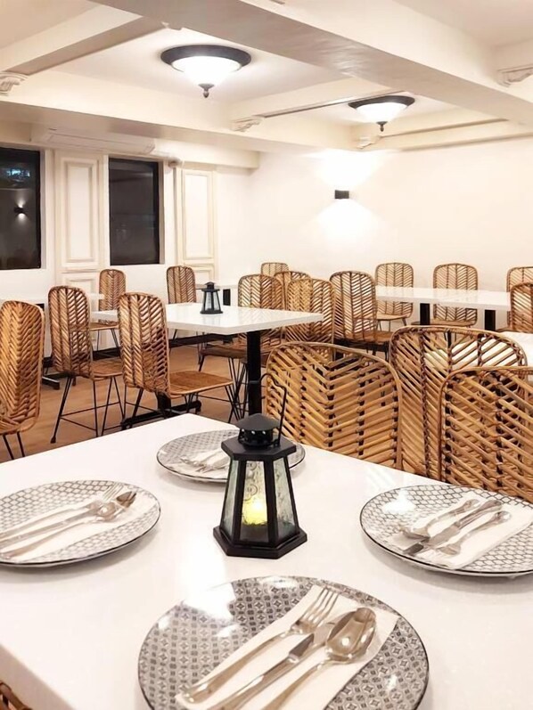 Restaurant - Airo Suites Makati (Makati)