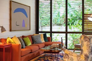 TV, offices - This apartment is a 2 bedroom(s), 1 bathrooms, located in Santa Teresa, Puntarenas Province. (Santa Teresa)