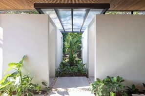 المنطقة المحيطة بالمنشأة