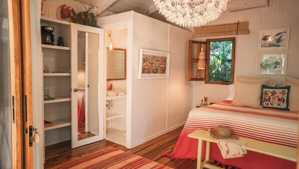 1 bedroom, travel cot, free WiFi, bed sheets - High Tide Bungalow _ Walking Distance To The Surf and Restaurants (Santa Teresa)