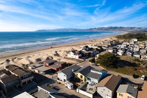House - Steps to Beach w Patio Deck Foosball Happy Bottom Beach House by Avantstay (Oceano)