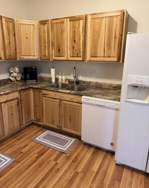 Réfrigérateur, micro-ondes, four, lave-vaisselle