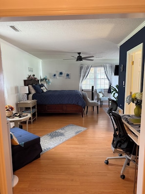 1 chambre, bureau, fer et planche à repasser, Wi-Fi gratuit