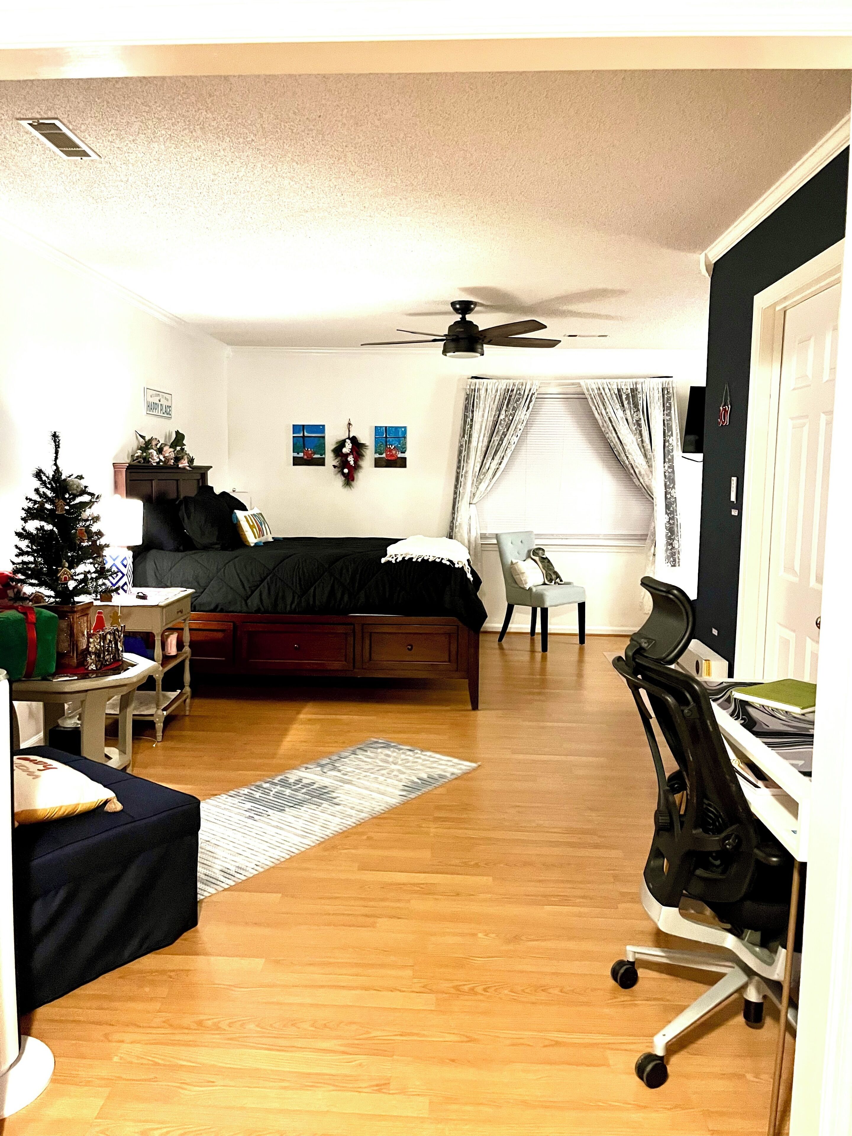 1 dormitori, escriptori, planxa i posts de planxar i wifi gratuïta 