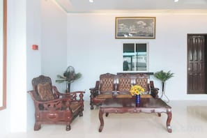 Interior - RedDoorz @ Raj Inn Guimaras (Jordan)