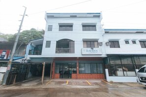 A two-story building with a sign reading 'RAJINN'.