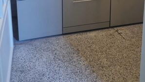A compact kitchen with a sink, a microwave, and a coffee maker. - Schmuckstück Maikammer - extraordinary apartments in the heart of Maikammer Whg. 1 (Maikammer)