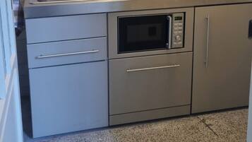 Refrigerador, microondas, parrilla de estufa y lavavajillas