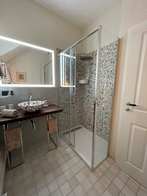 Bruser, hårtørrer, håndklæder, Sæbe