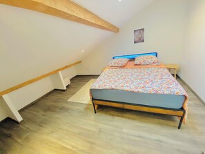 1 habitación, tabla de planchar con plancha, wifi y ropa de cama 