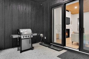 Interior - Modern home with 2 master bedrooms, private hot tub, garage and mountain views (Silver Star Mountain)