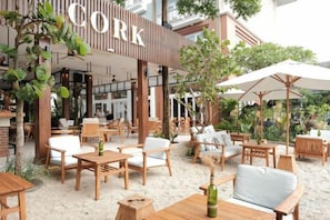 Outdoor dining - Maison Aurelia Sanur, Bali - by Préférence (Bali)