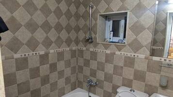 Bidee, pyyhkeet, saippua, vessapaperi