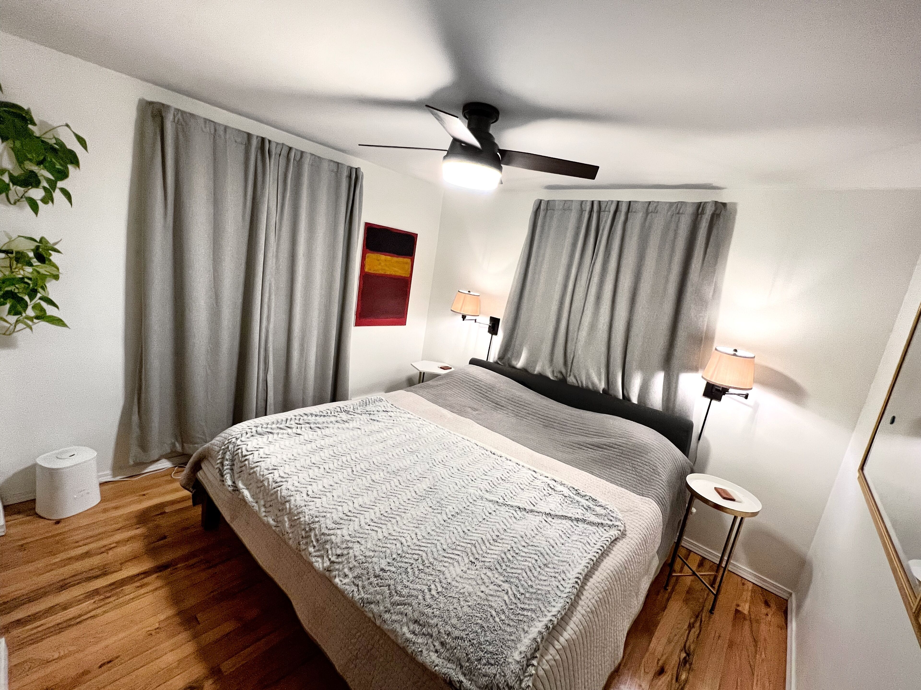 4 bedrooms, iron/ironing board, WiFi, bed sheets
