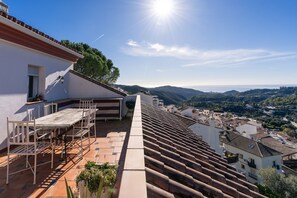 Outdoor dining - El Cerezal Ojén - Outdoor lover´s paradise close to Marbella (Ojen)