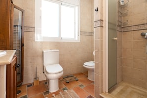 Shower, hair dryer, towels - El Cerezal Ojén - Outdoor lover´s paradise close to Marbella (Ojen)