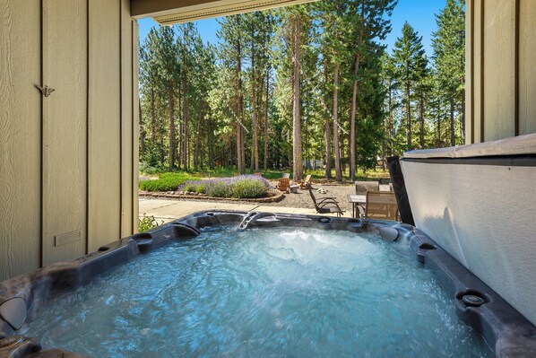 Outdoor spa tub