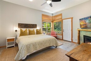 3 bedrooms, desk, iron/ironing board, travel crib