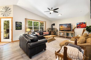 Smart TV, fireplace, DVD player, books