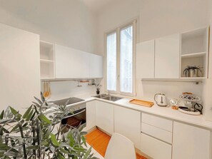 Geladeira, fogão, cooktop, lava-louças