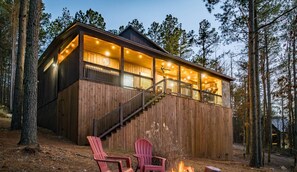 Exterior - Serene mountain cabin with hot tub and 2 ensuites (Broken Bow)