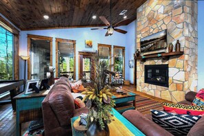 TV, fireplace