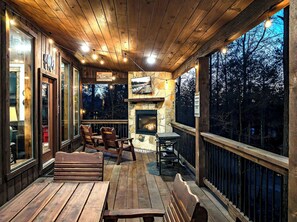 تناول الطعام بالخارج