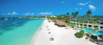 A Rooftop View, Comfort & Event-Ready Spaces - #01