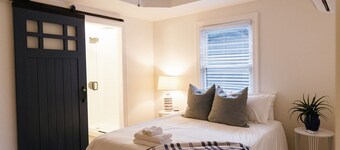 Big Blue - Stylish Studio in Downtown Lexington