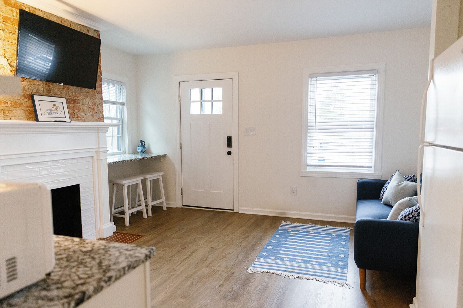 Big Blue - Stylish Studio In Downtown Lexington - Lexington, KY