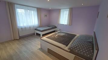 3 habitaciones y ropa de cama