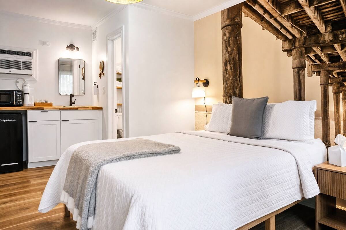 Comfort Single Room, 1 Queen Bed, Non Smoking | WiFi (free), bed sheets