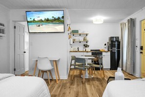 شقة إستديو كلاسيكية - سريران كبيران - لغير المدخنين - بمطبخ مصغر | غرفة لتناول الطعام