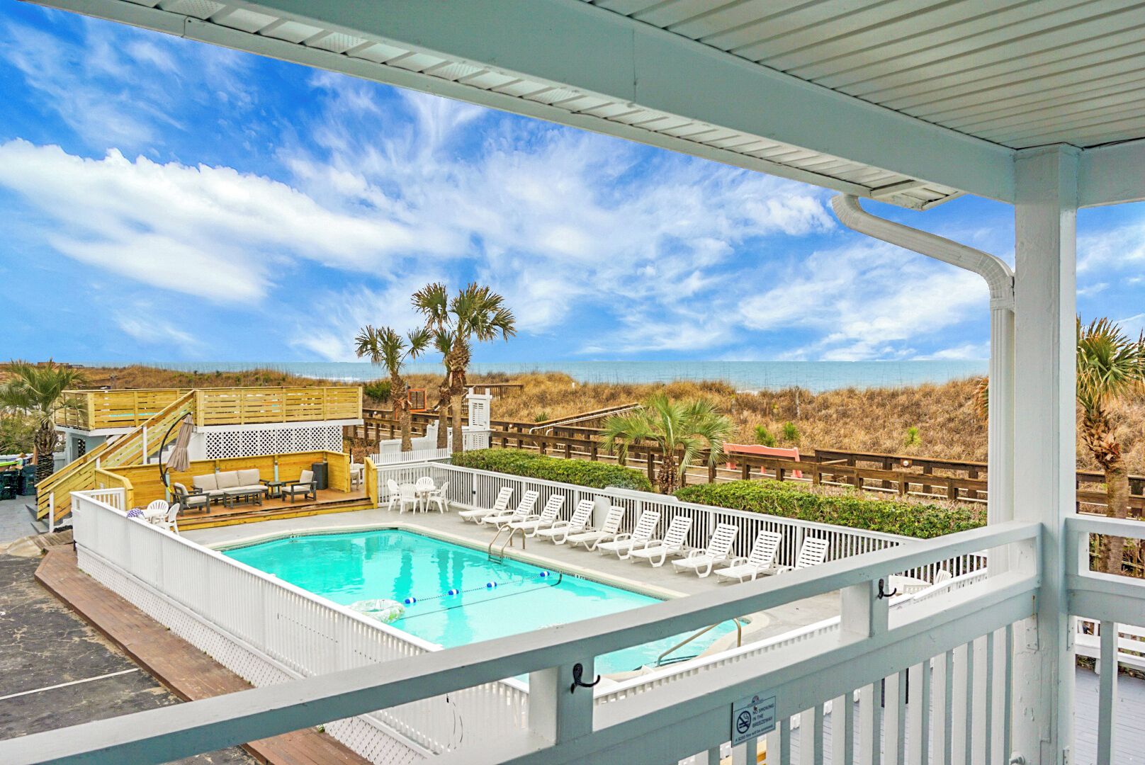 Piscine extérieure en saison