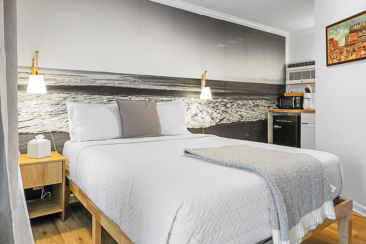 Habitación individual Confort, 1 cama Queen size, para no fumadores, vista a la alberca | Wifi gratis y ropa de cama