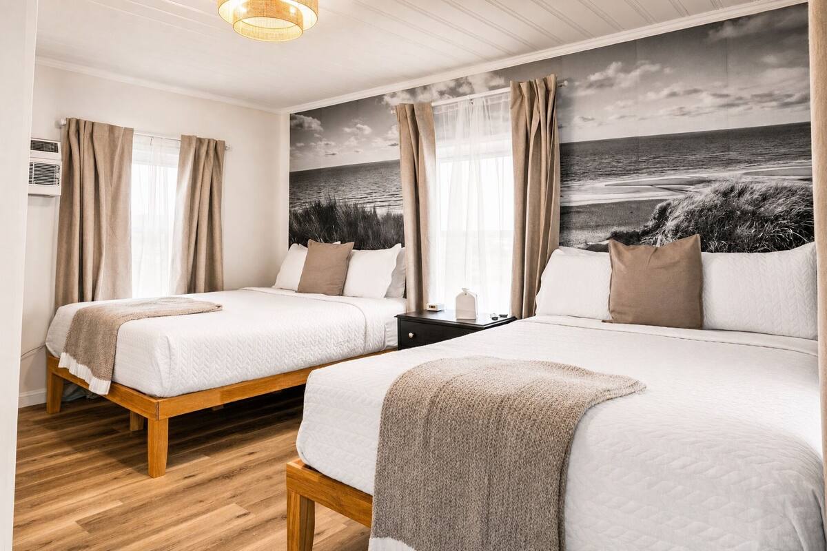Comfort Studio Suite, 2 Queen Beds | WiFi (free), bed sheets
