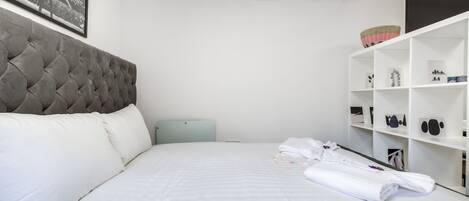 1 室のベッドルーム、アイロン / アイロン台、ベッドシーツ