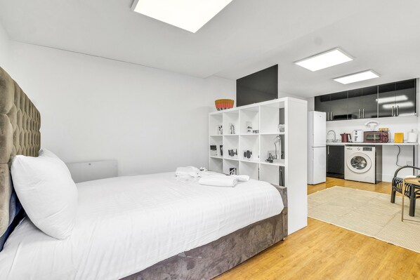 1 soverom, strykejern/-brett og sengetøy