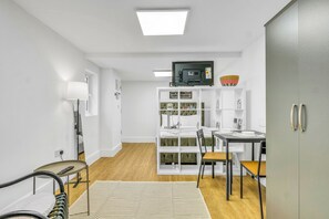 1 soverom, strykejern/-brett og sengetøy